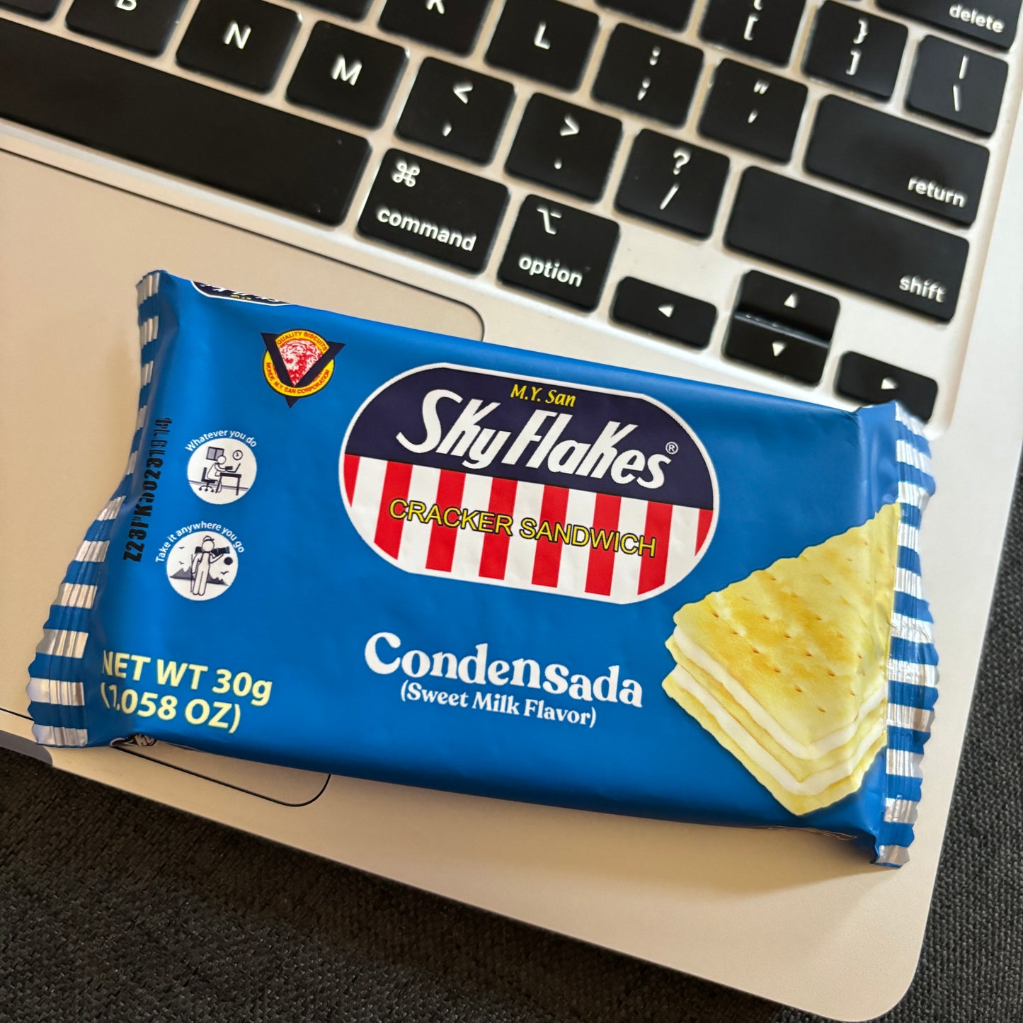 M.Y, San Sky Flakes Cracker Sandwich Condensada (Sweet Milk) 10.58 oz