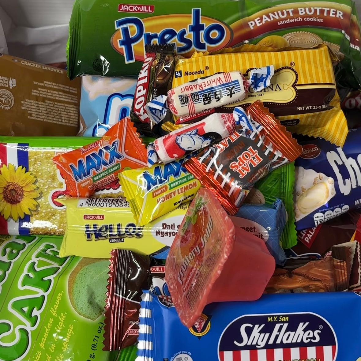 (Philippine) SNACK GIFT BOX MIX VARIETY SNACKS 1.80lbs. (30 oz.) OF FILIPINO SNACKS, MIX Snacks Set