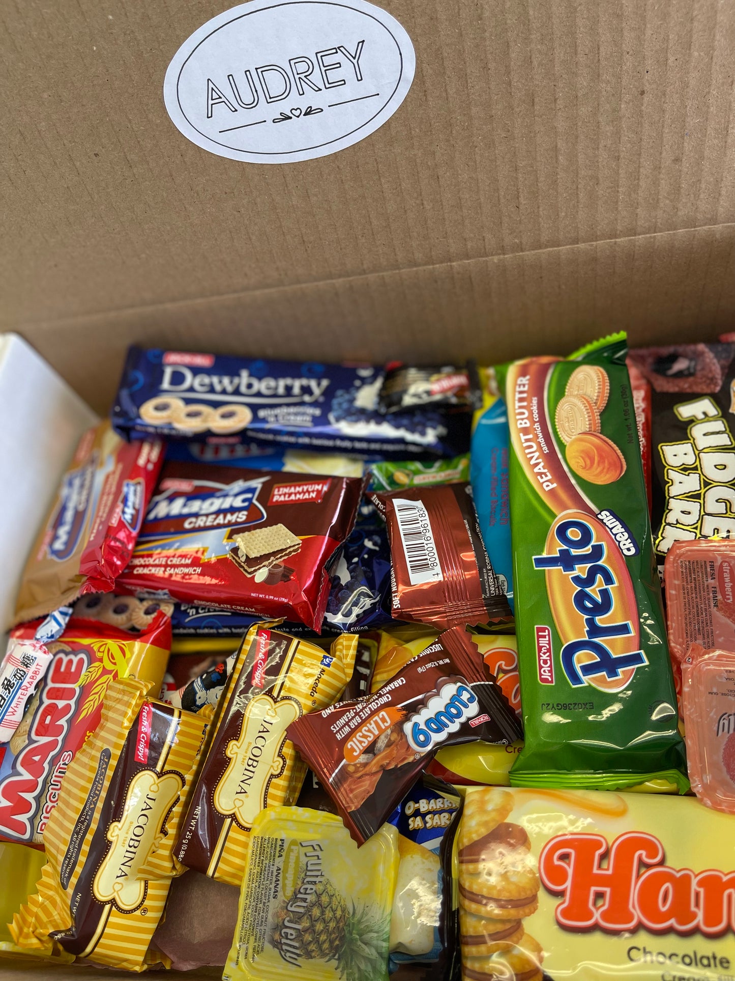 (Philippine) SNACK GIFT BOX MIX VARIETY SNACKS 1.80lbs. (30 oz.) OF FILIPINO SNACKS, MIX Snacks Set